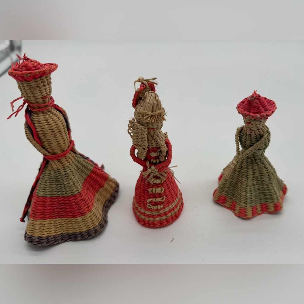 Three VINTAGE ETHNIC Hand Woven Straw Dolls South America